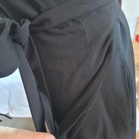 Everlane Japanese GoWeave Wrap Dress Short Sleeve Black Triacetate 6 Pockets EUC - Picture 6 of 8